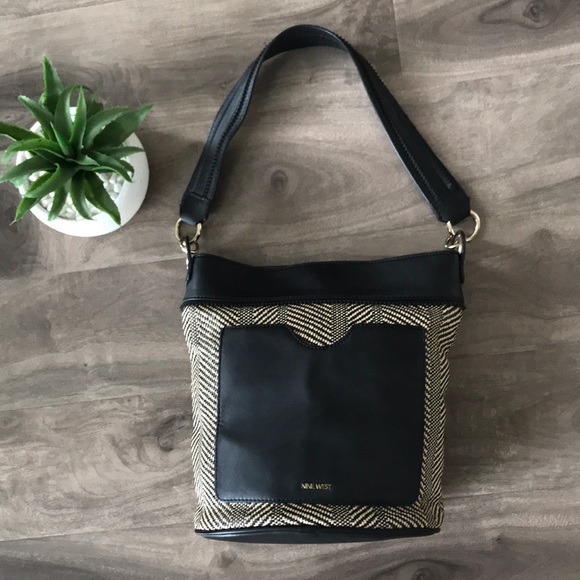 Nine West Handbags - NINE WEST Bucket Handbag - like new! 😍